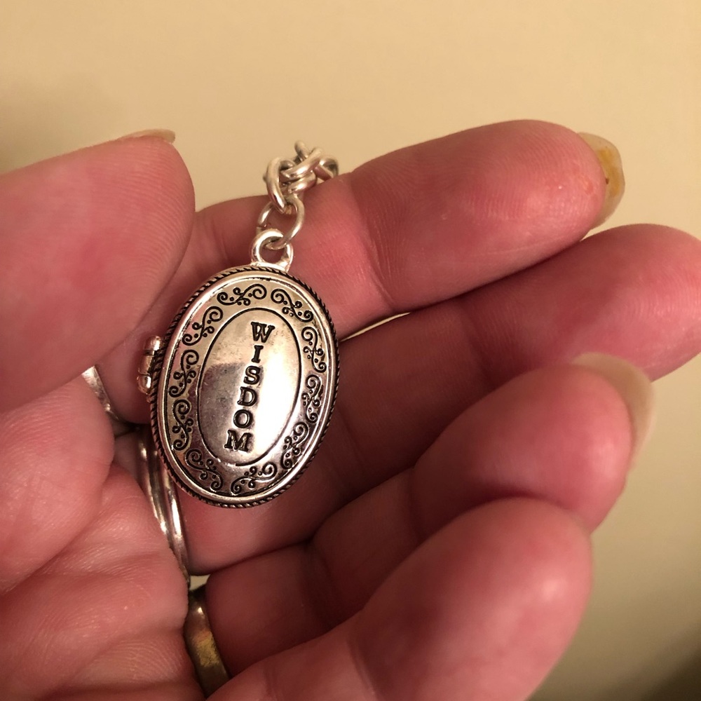 Gorgeous vintage Christian locket charm bracelet - Picture 3 of 5